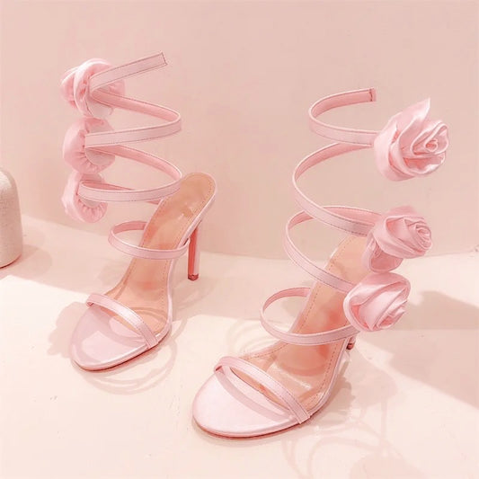Because 𝒟ℴ𝓁𝓁𝓈 love ℛℴ𝓈ℯ𝓈 heels