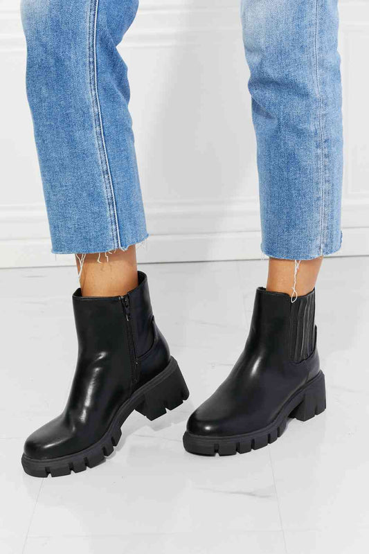 Chelsea Boots in Black